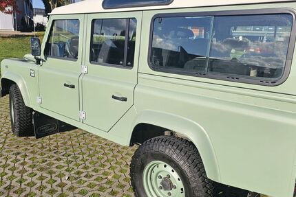 Land Rover Defender 17.500 km 75.000 € Stuttgart 70374