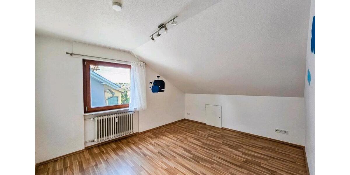Dachgeschoßwohnung Birkenfeld - 3 Zimmer, 70 m&sup2;, 820&euro; | Angebot:26431333