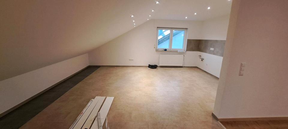 Dachgeschoßwohnung Walzbachtal - 3.5 Zimmer, 90 m&sup2;, 1.100&euro; | Angebot:26023506