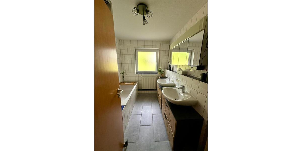 Großzügige 4-Zimmer-Wohnung mit Süd-Balkon und Ost-Terrasse 4 zimmer