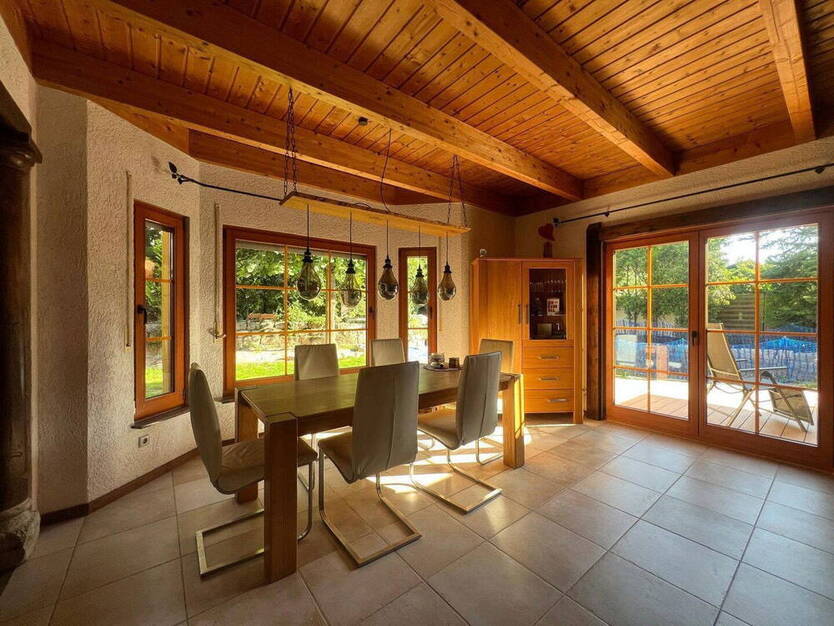 Mediterranes Einfamilienhaus in ruhiger Lage. Provisionsfrei, da Privatverkauf !!!