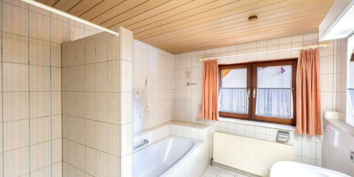 Einfamilienhaus Sachsenheim Kleinsachsenheim - 8 Zimmer, 167 m&sup2;, 595.000&euro; | Angebot:25697963