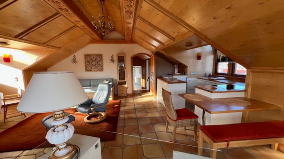 Möbl.2-Zi-Whg., 95 qm, Dachterrasse, Stellplatz, Pauschal 1.200 € zimmer