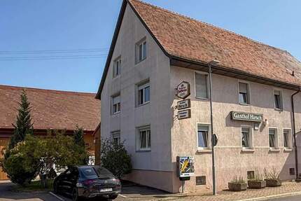 Mehrfamilienhaus + Nebengebäude mit Entwicklungspotenzial zu verkaufen zimmer