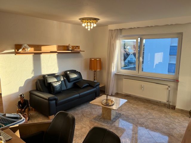 Modern möblierte 2,5 Zimmer Wohnung im Zentrum von Leonberg mit Balkon