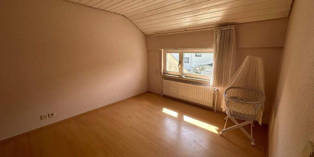 Mehrfamilienhaus, Wohnhaus Althengstett - 5 Zimmer, 199 m&sup2;, 2.500&euro; | Angebot:25821147