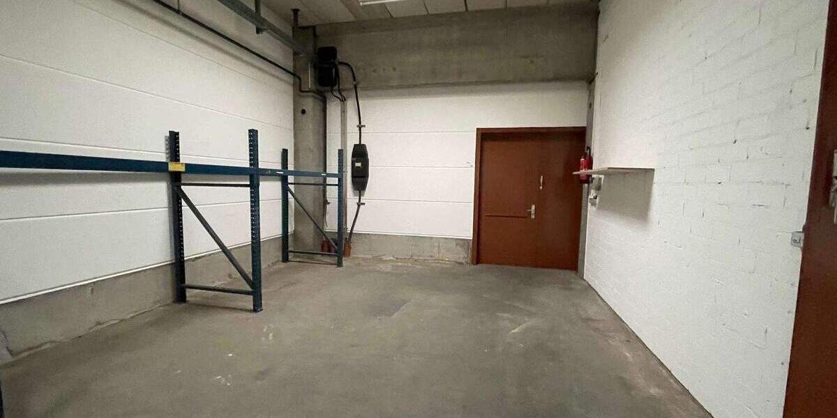 Vielseitig nutzbare Halle mit Halleneinbau und Freifläche in Karlsruhe zimmer