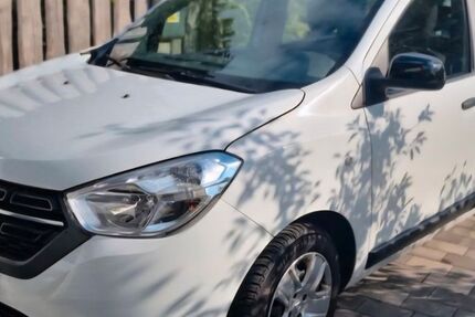 Dacia Lodgy 85.590 km 8.950 € Sachsenheim 74343