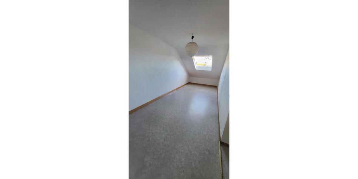 Dachgeschoßwohnung Karlsruhe Mühlburg - 3.5 Zimmer, 81 m&sup2;, 1.280&euro; | Angebot:25794086