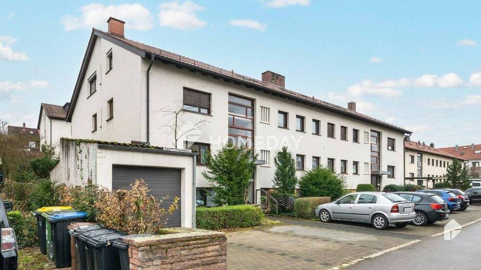 Schön geschnittene Dachgeschoßwohnung mit Balkon und PKW-Stellplatz