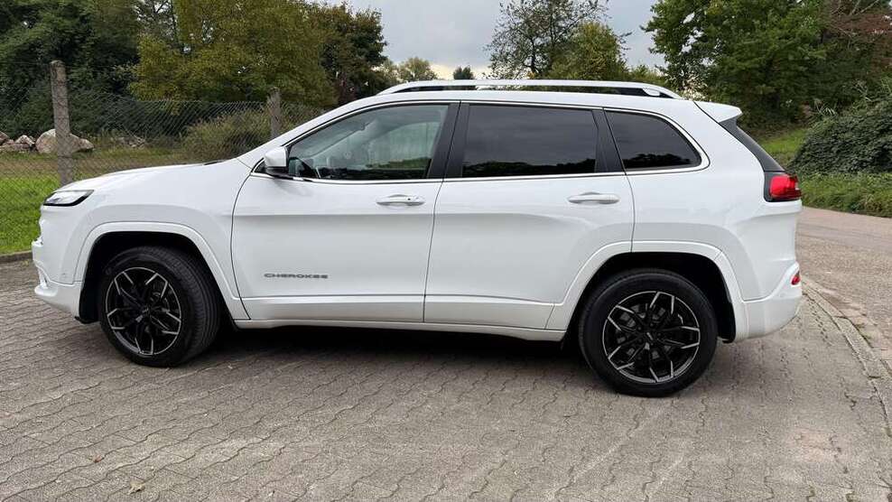 Jeep Cherokee 92.000 km 21.500 € Gernsbach 76593