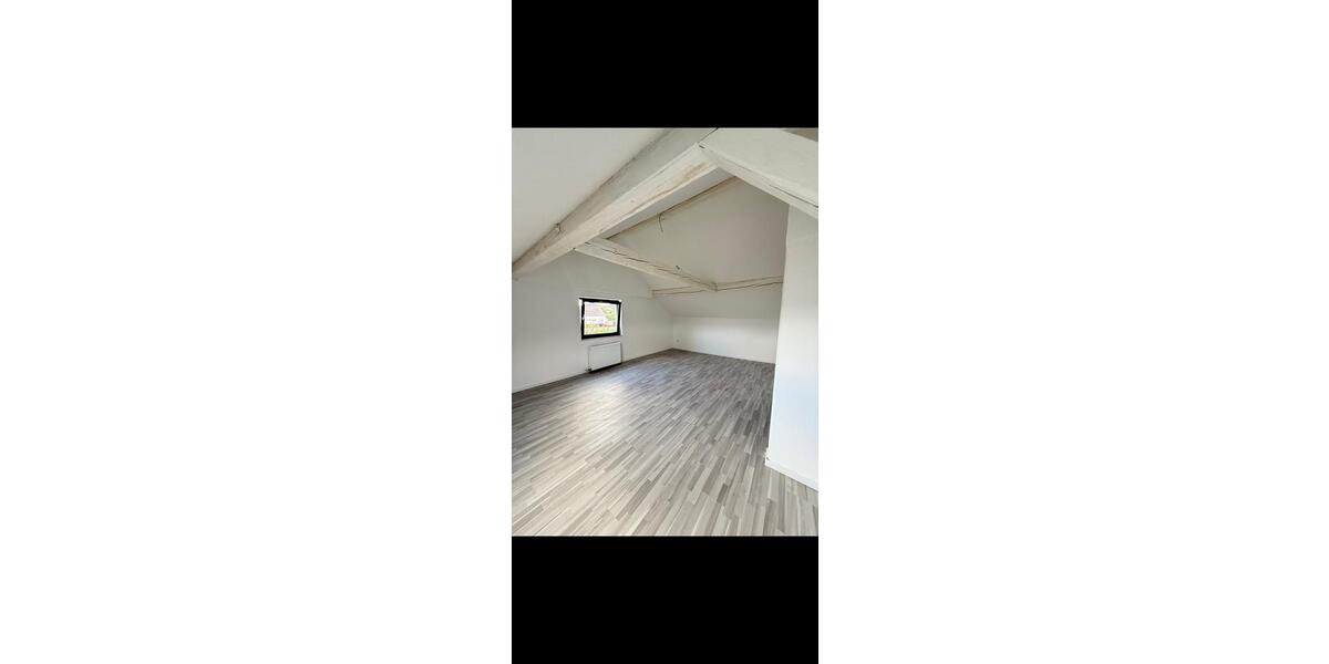 Dachgeschoßwohnung Kraichtal - 3 Zimmer, 85 m&sup2;, 1.100&euro; | Angebot:26153653