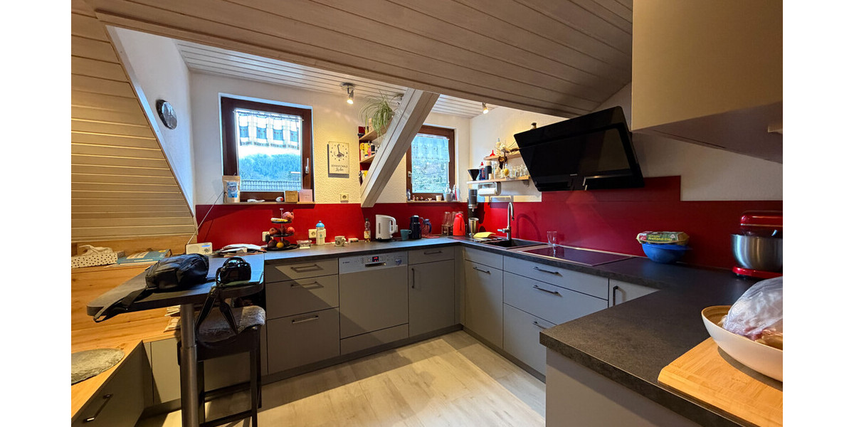 Ruhige 3-Zimmer-Dachgeschosswohnung mit Balkon & Carport – Kapitalanlage mit Potenzial - Dachgeschoßwohnung Bad Wildbad Calmbach | Angebot:26963890