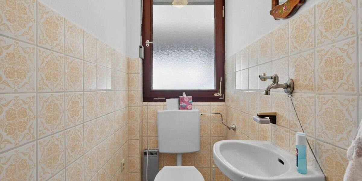 Charmantes Zweifamilienhaus mit Garten, Doppelgarage und vielen Möglichkeiten in Königsbach-Stein 9 zimmer