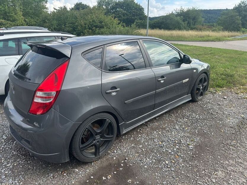 i30