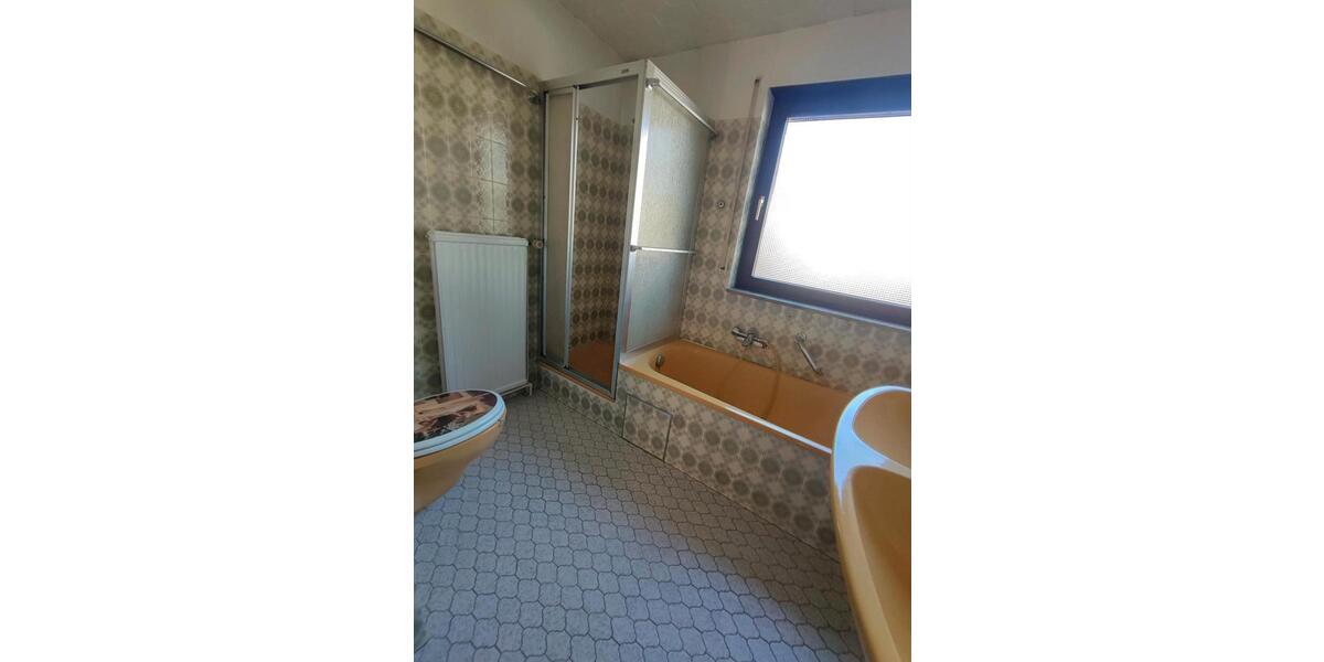 Doppelhaushälfte mit Garage, 3 Stellplätze, Terrasse & Balkon 6 zimmer