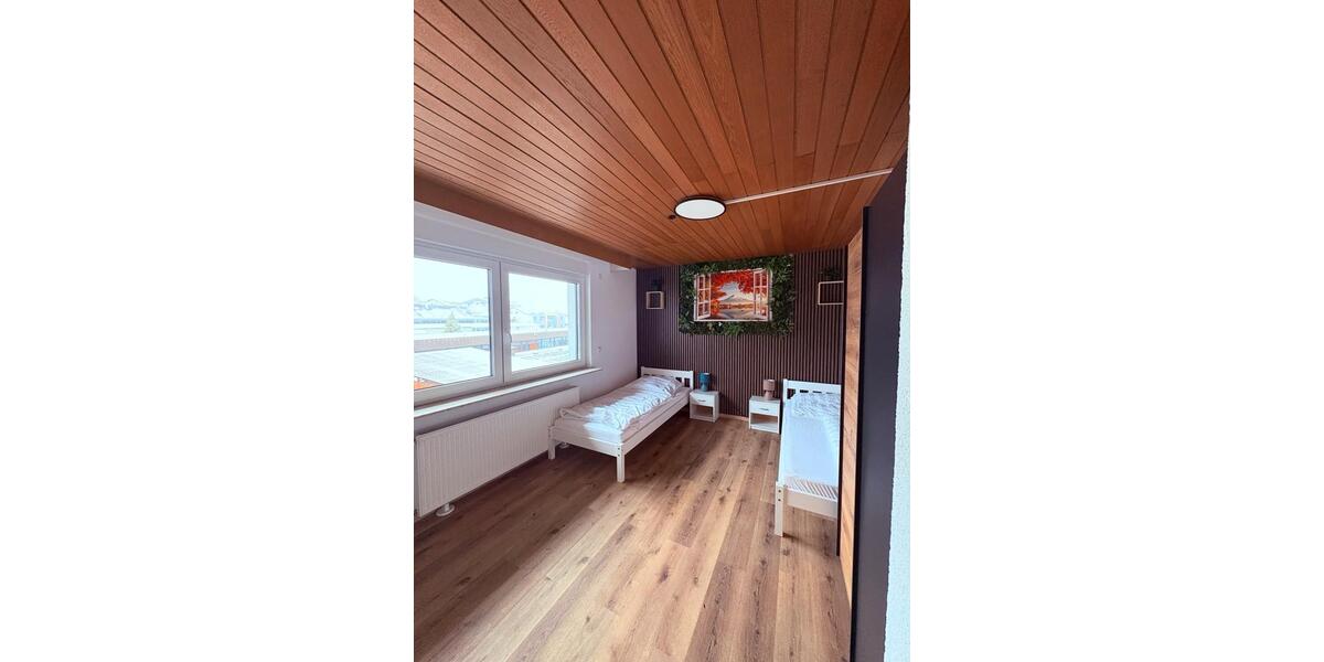 Etagenwohnung Pforzheim Nordstadt - 8 Zimmer, 15 m&sup2;, 500&euro; | Angebot:25642687