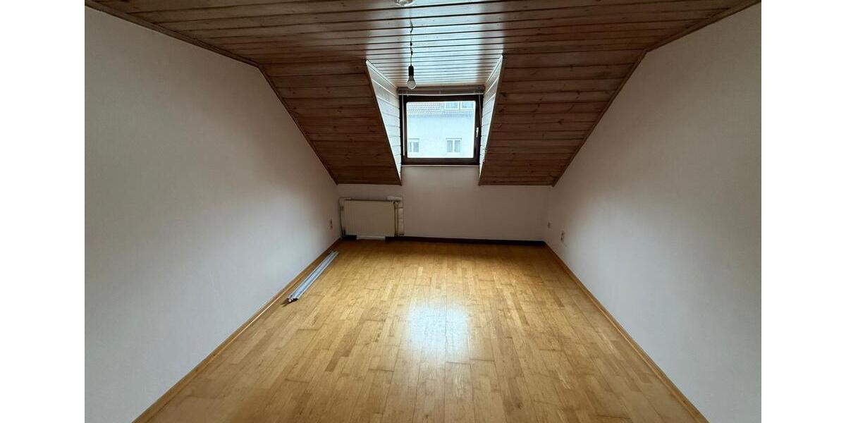 Schöne 3-Zimmer-DG-Wohnung mit EBK – zentral in Pforzheim 3 zimmer