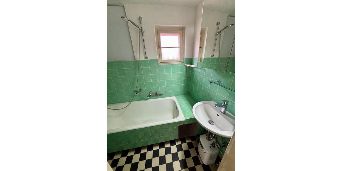 Charmante sanierungsbedürftige Doppelhaushälfte mit Altbaucharme 4 zimmer