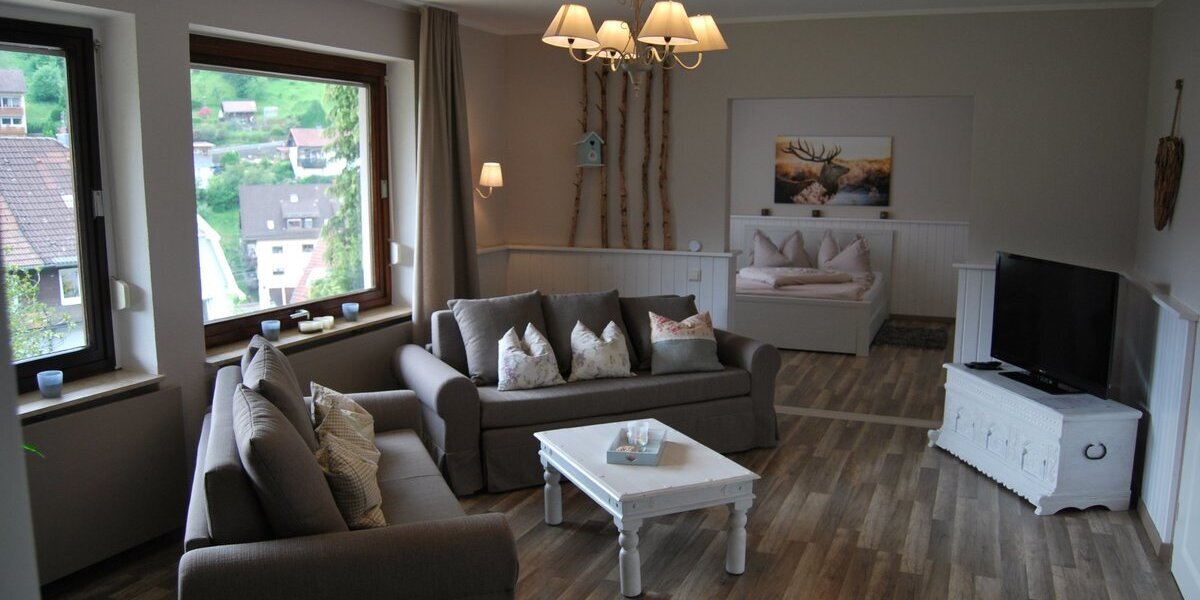 Sehr schöne 2,5 Zimmer Wohnung in Sonniger Lage - Etagenwohnung Bad Wildbad Sommerberg | Angebot:27298314