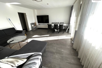 °°° ATTRAKTIVE UND HELLE VIERZimmerwohnung MIT GR. BALKON, AUSSENSTELLPLATZ UND GARTENMITBENUTZUNG °°°