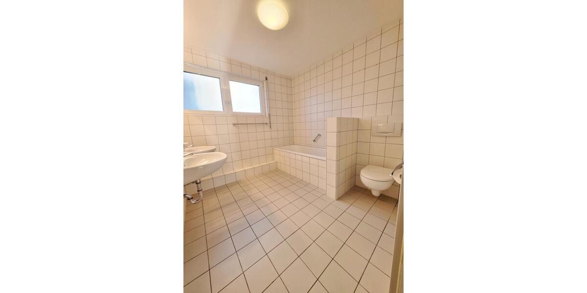 Erdgeschoßwohnung Karlsruhe Südstadt - 4 Zimmer, 132 m&sup2;, 1.750&euro; | Angebot:25447008