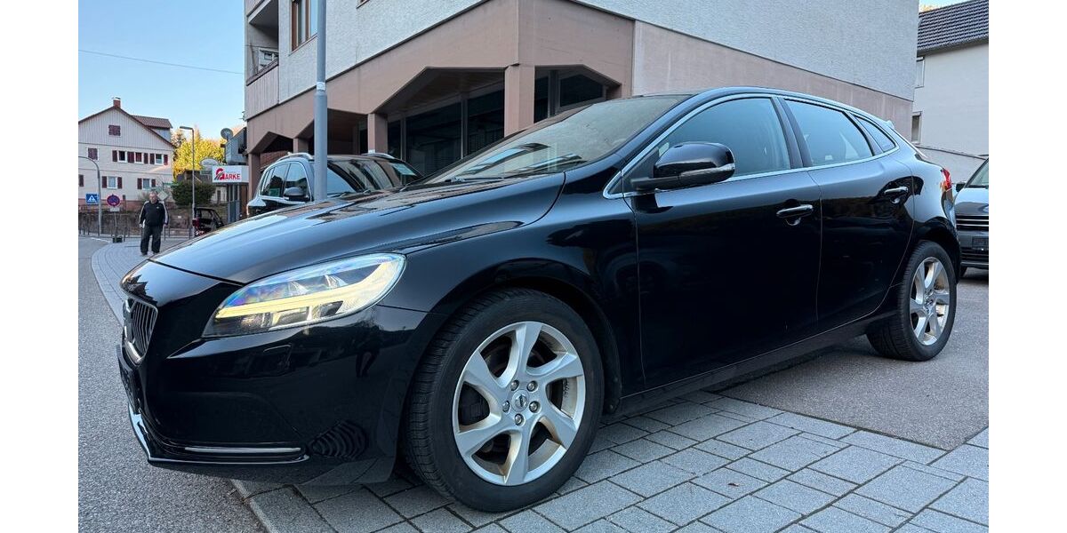 Volvo V40 153.403 km 14.499 &euro; Bad Wildbad 75323