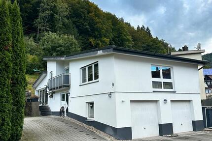 Freistehendes Einfamilienhaus mit EinliegerWohnung am Waldrand