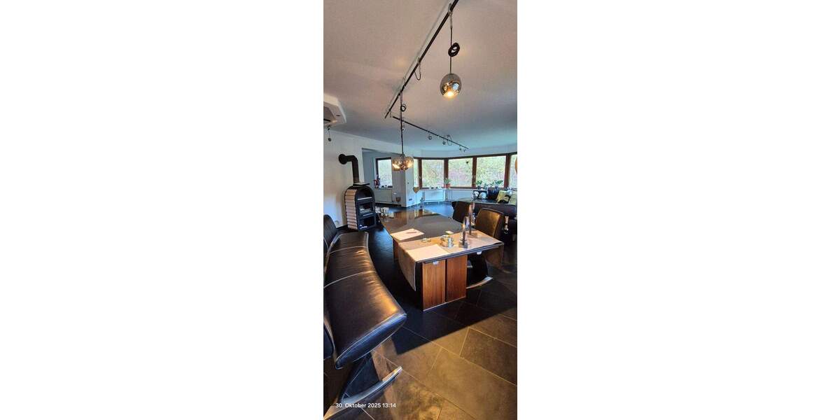 Für Naturliebhaber, freistehendes Haus in herrlicher Lage mitten im Wald. Fast autark 8 zimmer