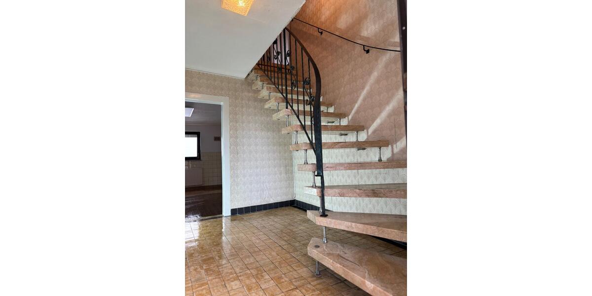 Charmante sanierungsbedürftige Doppelhaushälfte mit Altbaucharme 4 zimmer