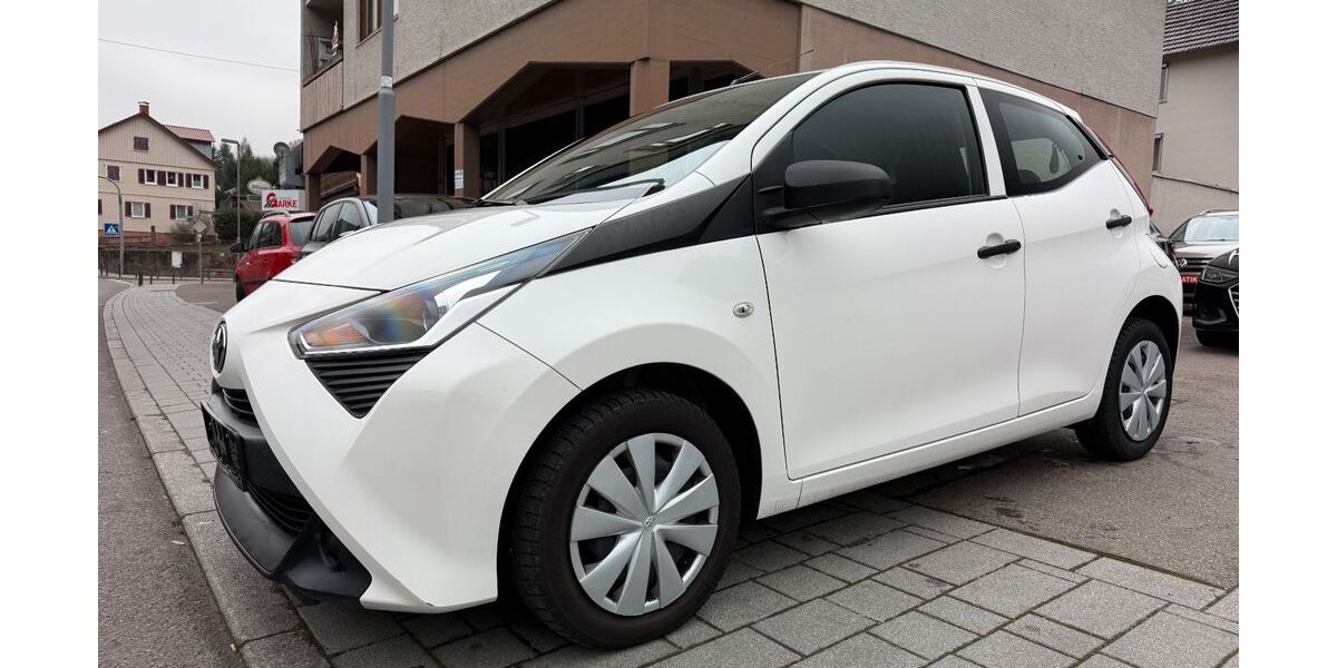 Toyota Aygo (X) 113.832 km 7.999 &euro; Bad Wildbad 75323