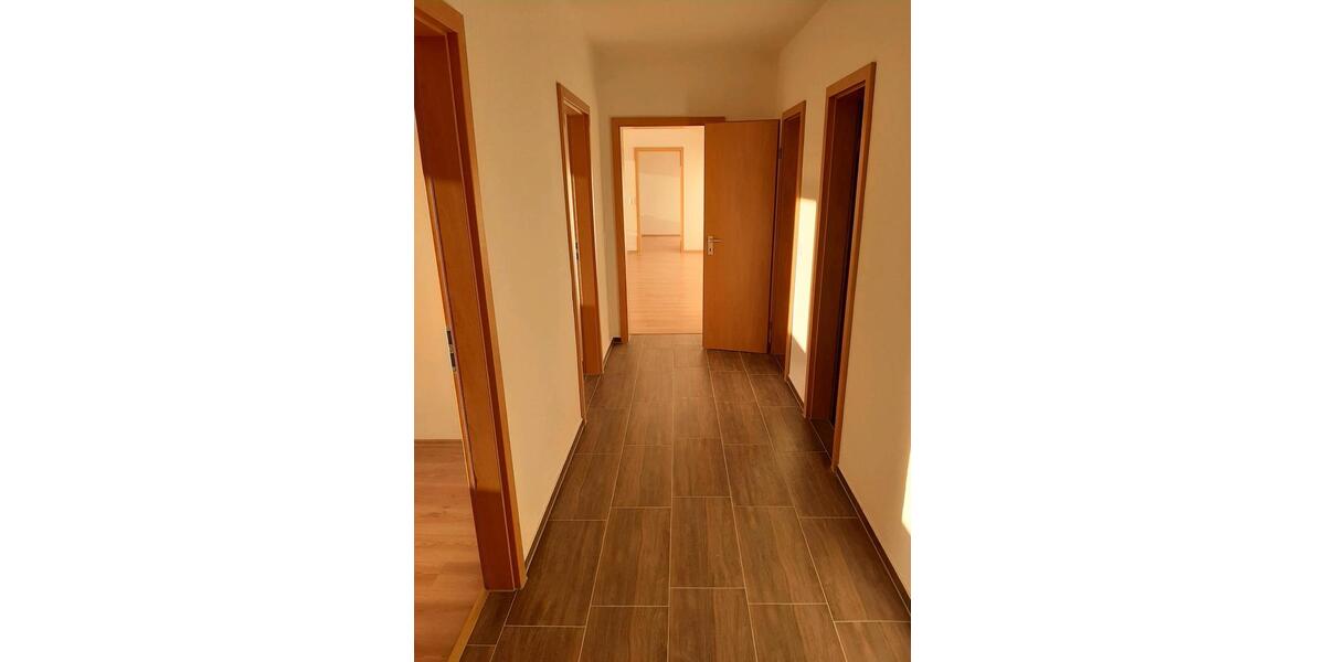 Etagenwohnung Sachsenheim - 4.5 Zimmer, 94 m&sup2;, 1.250&euro; | Angebot:25821678