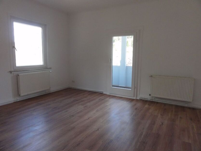 Helle 3-Zimmer-Altbau-Wohnung in zentrumsnaher Aussichtslage (Mietdauer: min. 4 Jahre) 3 zimmer