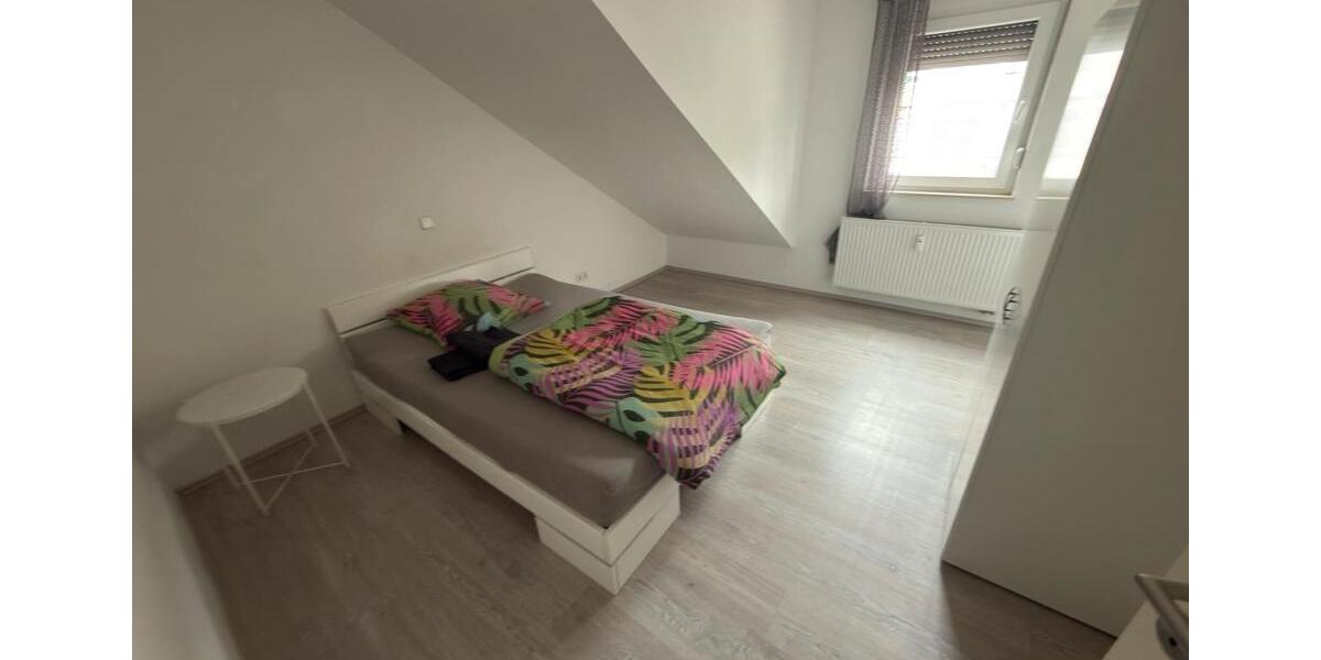 Dachgeschoßwohnung Niefern-Öschelbronn Öschelbronn - 4 Zimmer, 104 m&sup2;, 280.000&euro; | Angebot:27111023