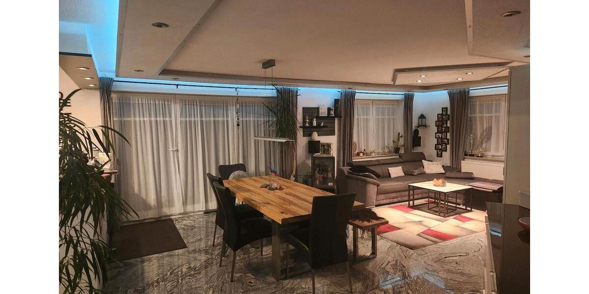 Große 4-Zi-EG-Wohnung mit Terrasse & TG – ruhige Waldrandlage 4 zimmer