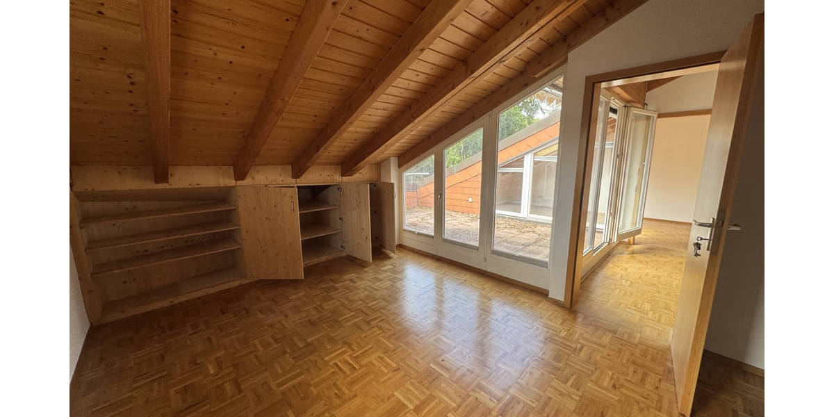Charmante Dachgeschoßwohnung mit Terrasse und Tiefgaragenstellplatz + Keller am Wildpark Pforzheim 3 zimmer