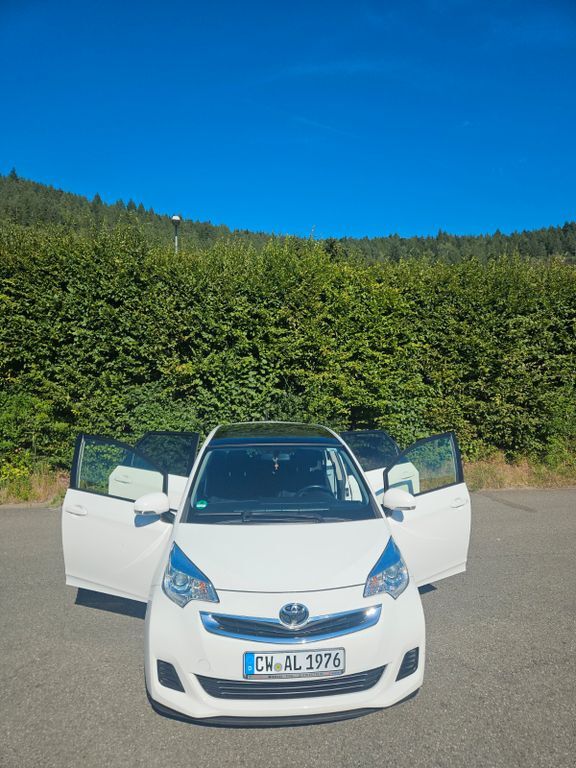 Toyota Corolla Verso 90.000 km 9.400 € Calw-Hirsau 75365