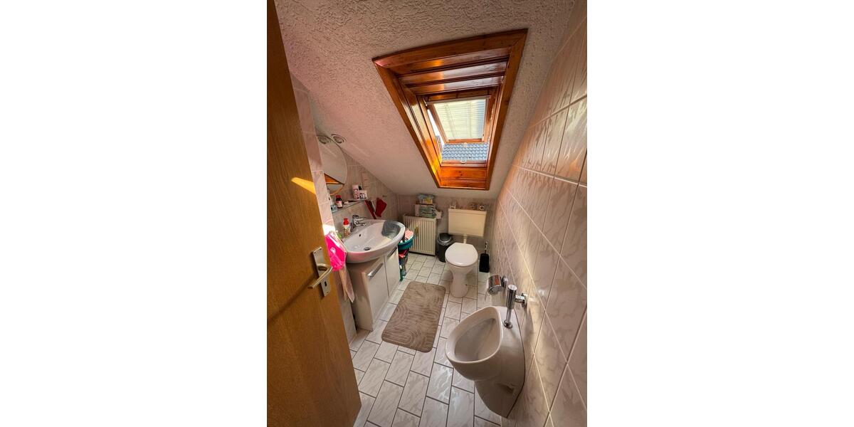 Dachgeschoßwohnung Kraichtal - 3 Zimmer, 65 m&sup2;, 670&euro; | Angebot:25638382