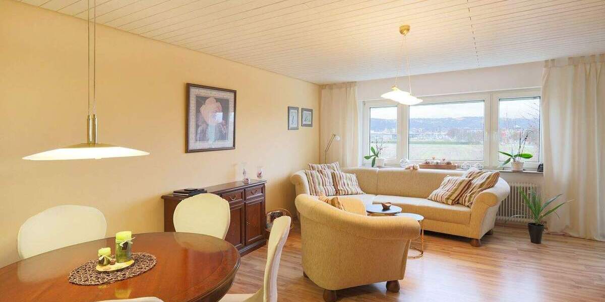 Gepflegte 3-Zimmer-Wohnung mit unverbauter Aussicht und Tiefgaragenstellplatz 3 zimmer