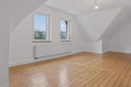 Charmante sanierte Altbauwohnung in Bestlage am Fuße des Turmbergs 3 zimmer