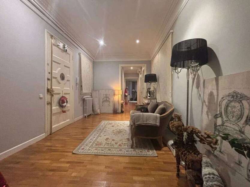 Wohnung zum Kaufen in Barcelona 1.100.000 € 203 m²