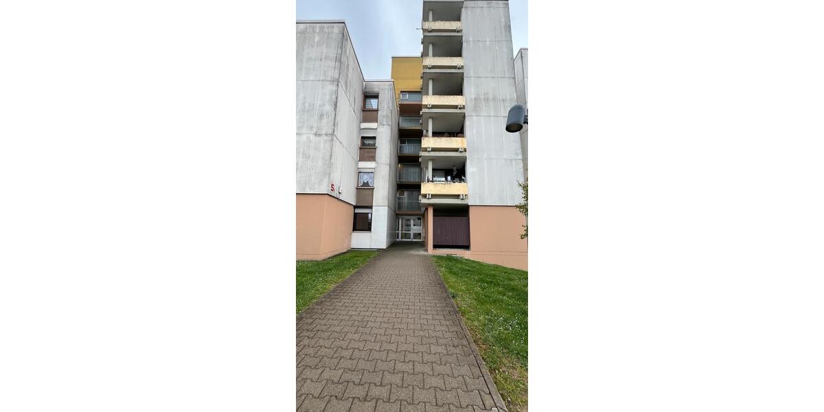 Attraktive 3,5 Zimmerwohnung mit Süd Balkon 3.5 zimmer