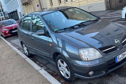 Nissan Almera Tino