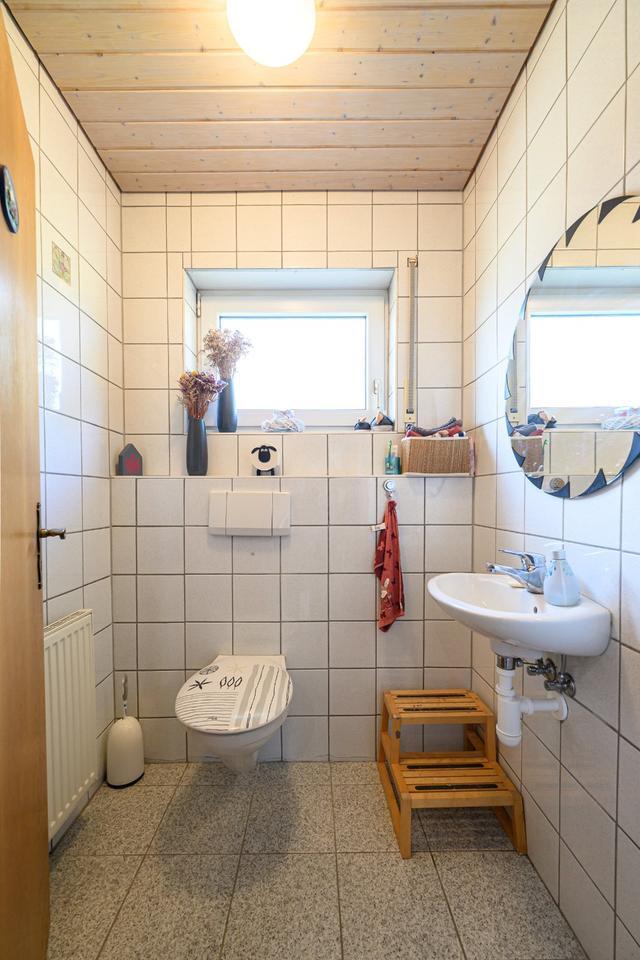 Doppelhaushälfte mit wunderschönem Garten und Teich