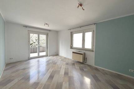 Freie 4-Zimmer-Wohnung, ca. 84 m², Baujahr 1954, mit Balkon, Garage und Freisitz!