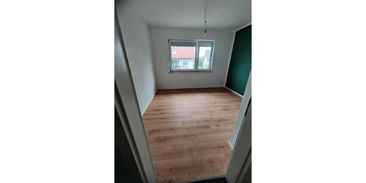 3 Zimmer Wohnung im 1.OG mit Balkon 3 zimmer