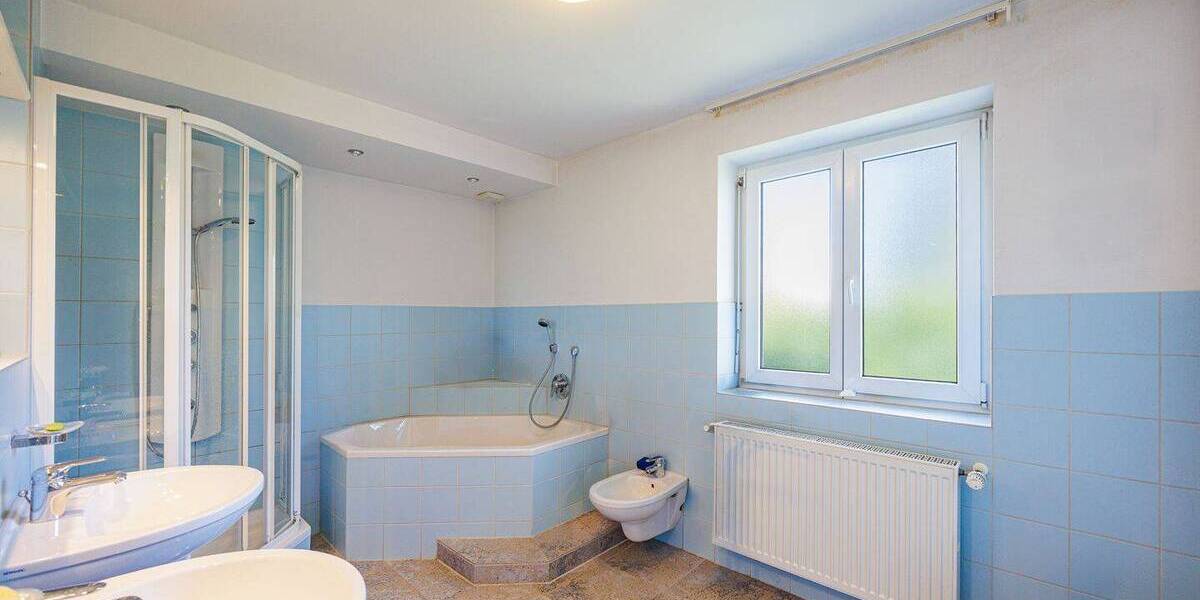 Mehrfamilienhaus, Wohnhaus Gerlingen - 8 Zimmer, 185 m&sup2;, 798.000&euro; | Angebot:26879362