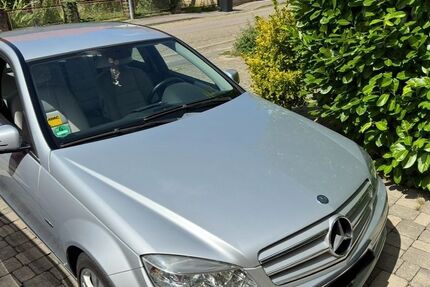 Mercedes-Benz 200 149.000 km 7.800 &euro; Königsbach Stein 75203