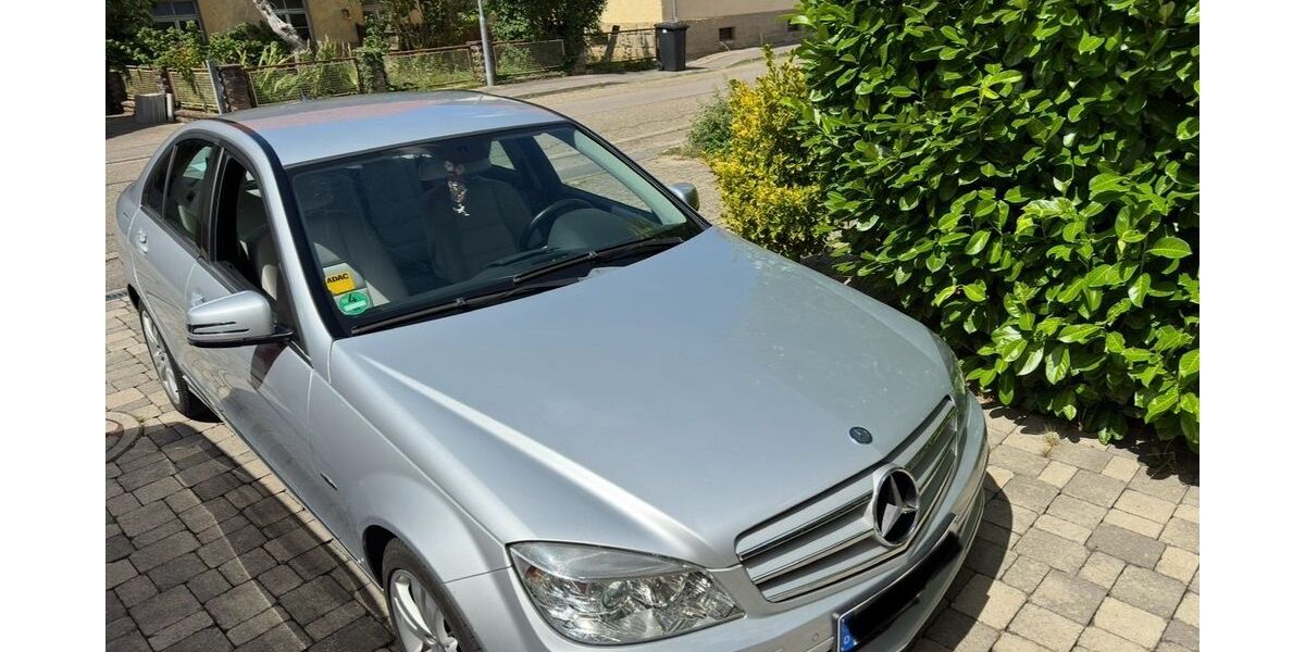Mercedes-Benz 200 149.000 km 7.800 &euro; Königsbach Stein 75203