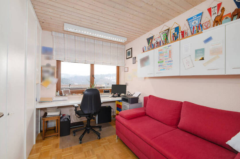 Seltene Gelegenheit! Stilvolle 3,5-Zimmer-DG-Wohnung mit Kamin und Garage und toller Aussicht!